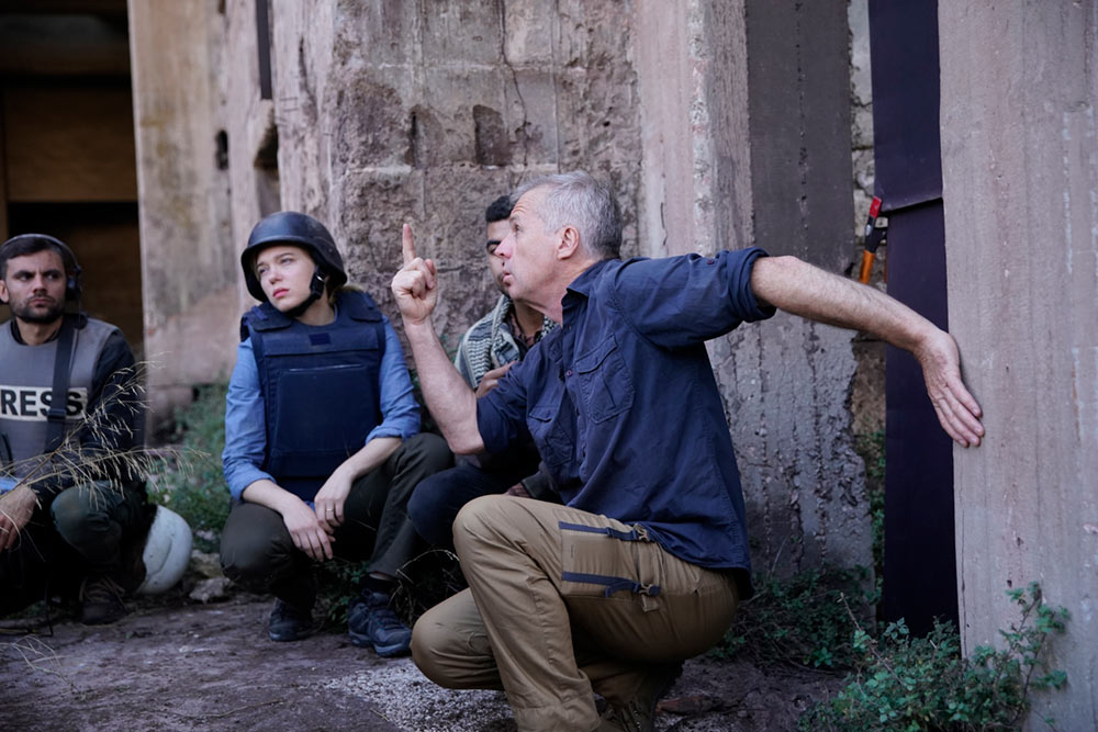 Léa Seydoux and Bruno Dumont on the set of France